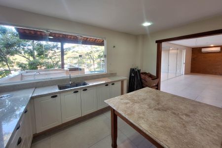 Casa de condomínio à venda com 531m², 4 quartos e 2 vagas Casa de condomínio à venda com 531m², 4 quartos e 2 vagasCozinha