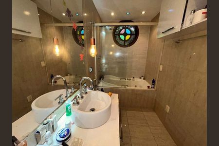 Apartamento à venda com 114m², 2 quartos e 1 vaga