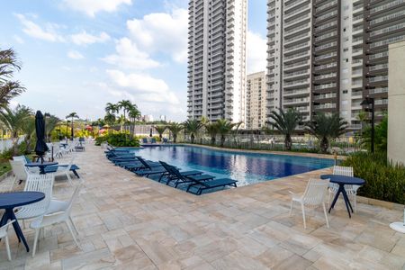 Apartamento à venda com 136m², 4 quartos e 3 vagas Apartamento à venda com 136m², 4 quartos e 3 vagasÁrea comum - Piscina