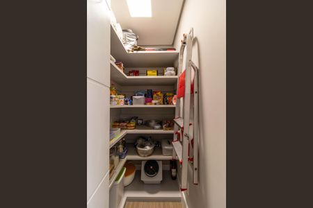 Apartamento à venda com 136m², 4 quartos e 3 vagas Apartamento à venda com 136m², 4 quartos e 3 vagasCozinha - Despensa