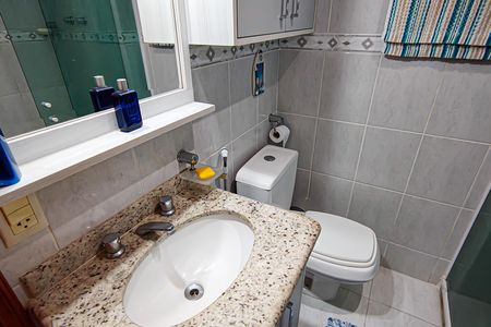Apartamento à venda com 225m², 3 quartos e 4 vagas Apartamento à venda com 225m², 3 quartos e 4 vagasBanheiro da Suíte 2