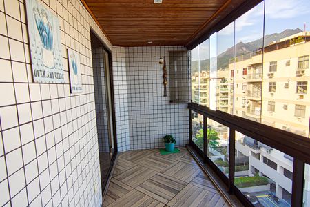 Apartamento à venda com 225m², 3 quartos e 4 vagas Apartamento à venda com 225m², 3 quartos e 4 vagasVaranda da Sala