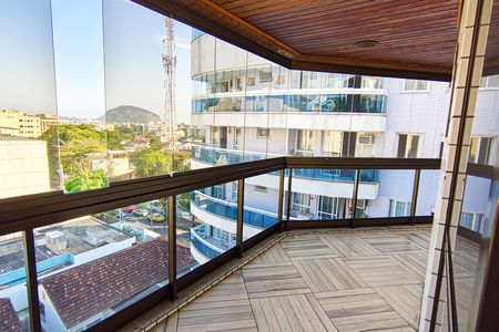 Apartamento à venda com 225m², 3 quartos e 4 vagas Apartamento à venda com 225m², 3 quartos e 4 vagasVaranda da Sala