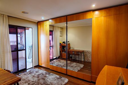 Apartamento à venda com 225m², 3 quartos e 4 vagas Apartamento à venda com 225m², 3 quartos e 4 vagasSuíte 3