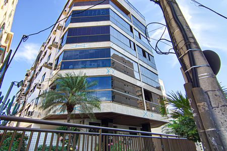 Apartamento à venda com 225m², 3 quartos e 4 vagas Apartamento à venda com 225m², 3 quartos e 4 vagasFachada