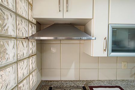 Apartamento à venda com 225m², 3 quartos e 4 vagas Apartamento à venda com 225m², 3 quartos e 4 vagasCozinha e Área de Serviço