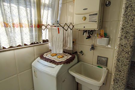 Apartamento à venda com 225m², 3 quartos e 4 vagas Apartamento à venda com 225m², 3 quartos e 4 vagasCozinha e Área de Serviço