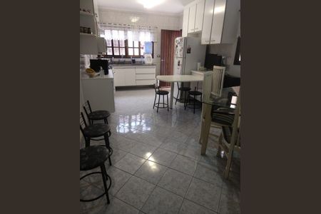 Casa à venda com 198m², 3 quartos e 2 vagas