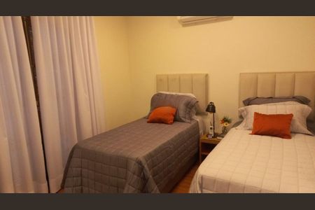 Casa à venda com 2 quartos, 100m² em Cambuci, São Paulo