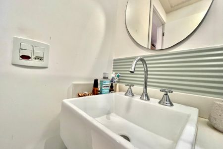 Apartamento para alugar com 69m², 2 quartos e 2 vagas Apartamento para alugar com 69m², 2 quartos e 2 vagasBanheiro