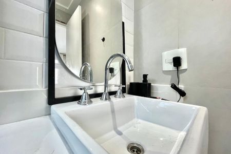 Apartamento para alugar com 69m², 2 quartos e 2 vagas Apartamento para alugar com 69m², 2 quartos e 2 vagasBanheiro da Suíte