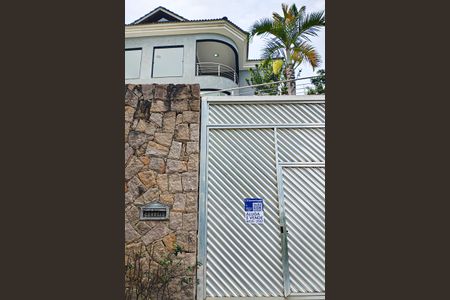 Casa à venda com 587m², 3 quartos e 4 vagas Casa à venda com 587m², 3 quartos e 4 vagasFachada - Placa