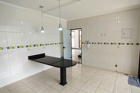 Casa à venda com 587m², 3 quartos e 4 vagas Casa à venda com 587m², 3 quartos e 4 vagasCozinha