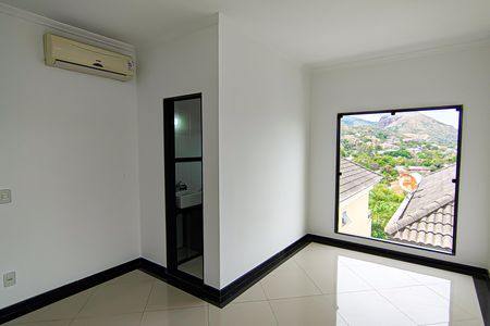 Casa à venda com 587m², 3 quartos e 4 vagas Casa à venda com 587m², 3 quartos e 4 vagasSuíte 2
