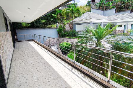 Casa à venda com 587m², 3 quartos e 4 vagas Casa à venda com 587m², 3 quartos e 4 vagasVaranda da Suíte 3