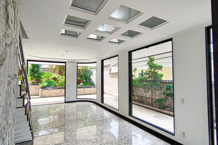 Casa à venda com 587m², 3 quartos e 4 vagas Casa à venda com 587m², 3 quartos e 4 vagasSala 1