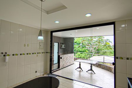 Casa à venda com 587m², 3 quartos e 4 vagas Casa à venda com 587m², 3 quartos e 4 vagasCozinha