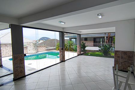 Casa à venda com 587m², 3 quartos e 4 vagas Casa à venda com 587m², 3 quartos e 4 vagasÁrea Externa