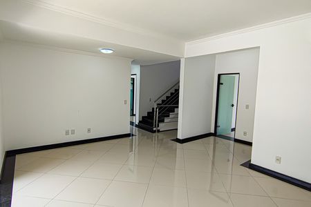 Casa à venda com 587m², 3 quartos e 4 vagas Casa à venda com 587m², 3 quartos e 4 vagasSala 3