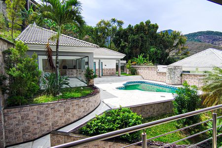 Casa à venda com 587m², 3 quartos e 4 vagas Casa à venda com 587m², 3 quartos e 4 vagasVista da Varanda da Suíte 3