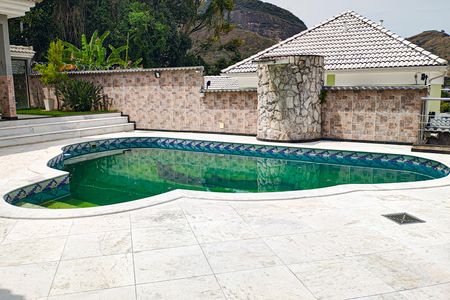 Casa à venda com 587m², 3 quartos e 4 vagas Casa à venda com 587m², 3 quartos e 4 vagasÁrea Externade lazer - piscina