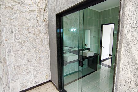 Casa à venda com 587m², 3 quartos e 4 vagas Casa à venda com 587m², 3 quartos e 4 vagasVaranda da Suíte 1