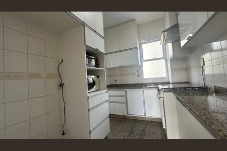 Apartamento à venda com 95m², 3 quartos e 2 vagasCozinha 