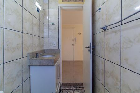 Banheiro de apartamento à venda com 2 quartos, 45m² em Conjunto Habitacional Teotonio Vilela, São Paulo