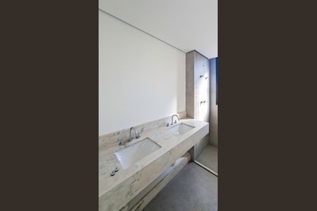 Apartamento à venda com 143m², 4 quartos e 3 vagas Apartamento à venda com 143m², 4 quartos e 3 vagasBanheiro da Suíte 2