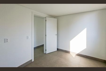 Apartamento à venda com 143m², 4 quartos e 3 vagas Apartamento à venda com 143m², 4 quartos e 3 vagasSuíte 1