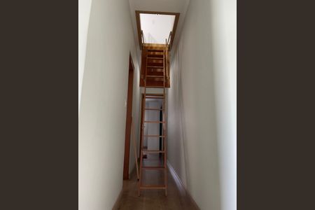 Casa à venda com 192m², 3 quartos e 3 vagas Casa à venda com 192m², 3 quartos e 3 vagasSótão