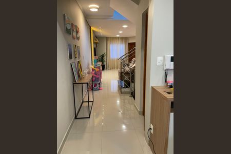 Casa à venda com 192m², 3 quartos e 3 vagas Casa à venda com 192m², 3 quartos e 3 vagasSala