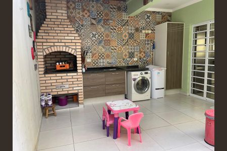 Casa à venda com 192m², 3 quartos e 3 vagas Casa à venda com 192m², 3 quartos e 3 vagasÁrea Externa