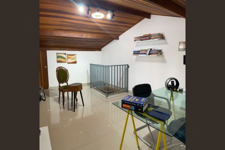 Casa à venda com 192m², 3 quartos e 3 vagas Casa à venda com 192m², 3 quartos e 3 vagasSótão