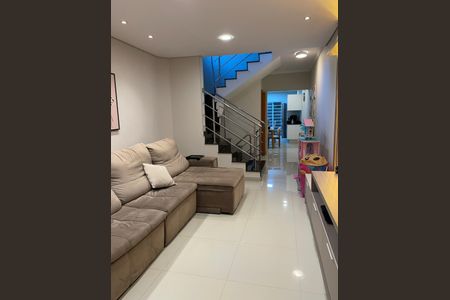 Casa à venda com 192m², 3 quartos e 3 vagas Casa à venda com 192m², 3 quartos e 3 vagasSala