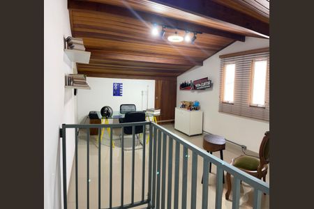 Casa à venda com 192m², 3 quartos e 3 vagas Casa à venda com 192m², 3 quartos e 3 vagasSótão