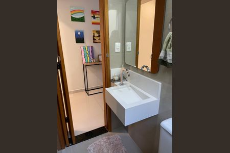 Casa à venda com 192m², 3 quartos e 3 vagas Casa à venda com 192m², 3 quartos e 3 vagasLavabo 1