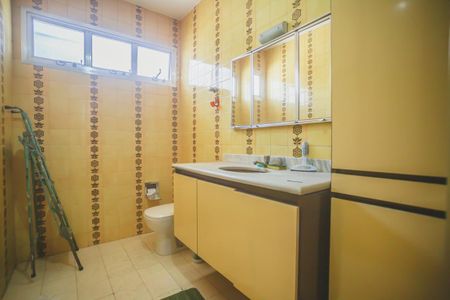 Casa à venda com 144m², 3 quartos e 2 vagasBanheiro