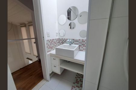 Casa à venda com 150m², 3 quartos e 1 vaga Casa à venda com 150m², 3 quartos e 1 vagaBanheiro