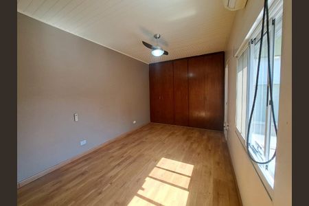 Casa à venda com 150m², 3 quartos e 1 vaga Casa à venda com 150m², 3 quartos e 1 vaga Suíte