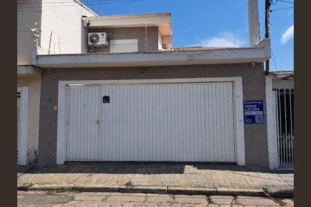 Casa à venda com 150m², 3 quartos e 1 vaga Casa à venda com 150m², 3 quartos e 1 vagaFachada + Placa