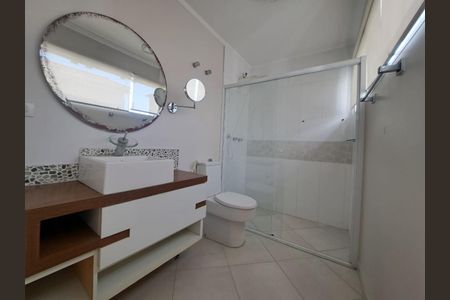 Casa à venda com 150m², 3 quartos e 1 vaga Casa à venda com 150m², 3 quartos e 1 vagaBanheiro da Suíte