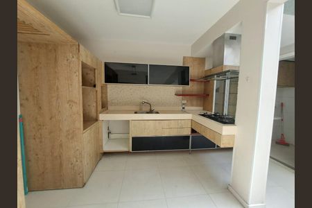 Casa à venda com 150m², 3 quartos e 1 vaga Casa à venda com 150m², 3 quartos e 1 vagaCozinha