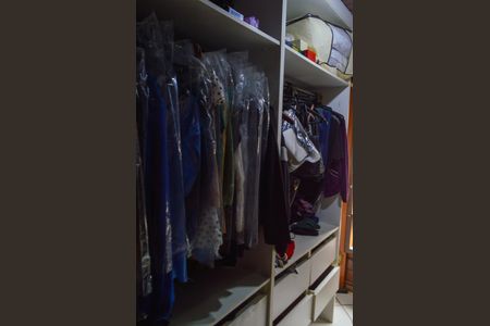 Casa de condomínio à venda com 120m², 3 quartos e 1 vagaCloset da Suíte 1