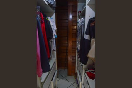 Casa de condomínio à venda com 120m², 3 quartos e 1 vagaCloset da Suíte 1