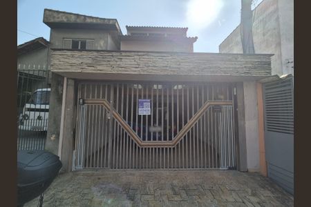 Casa à venda com 242m², 4 quartos e 2 vagas Casa à venda com 242m², 4 quartos e 2 vagasFachada