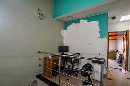 Casa à venda com 242m², 4 quartos e 2 vagas Casa à venda com 242m², 4 quartos e 2 vagasÁrea comum