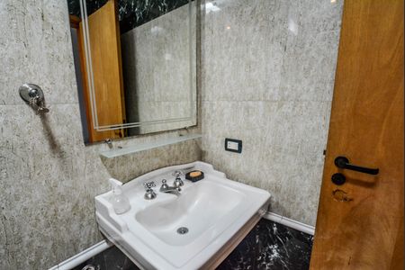 Casa à venda com 242m², 4 quartos e 2 vagas Casa à venda com 242m², 4 quartos e 2 vagasBanheiro da Suíte 4