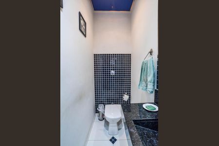 Casa à venda com 242m², 4 quartos e 2 vagas Casa à venda com 242m², 4 quartos e 2 vagasLavabo da Sala