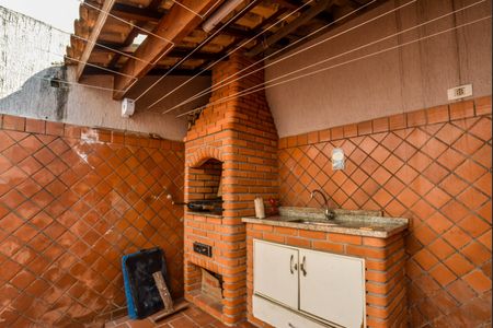 Casa à venda com 242m², 4 quartos e 2 vagas Casa à venda com 242m², 4 quartos e 2 vagasQuintal